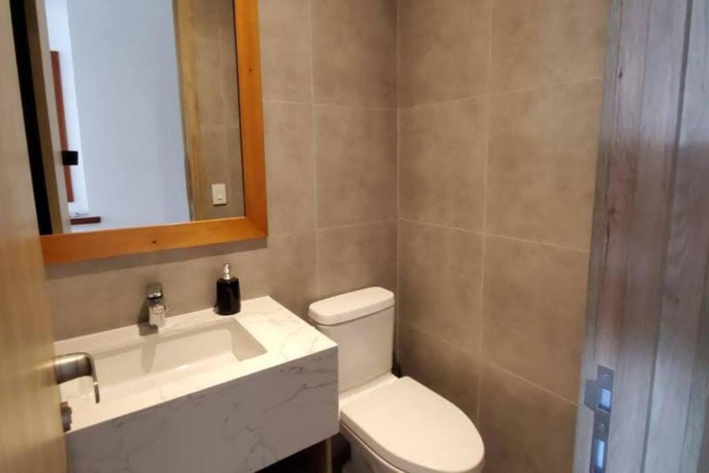 Dn2a-great Location With Patio And Pool