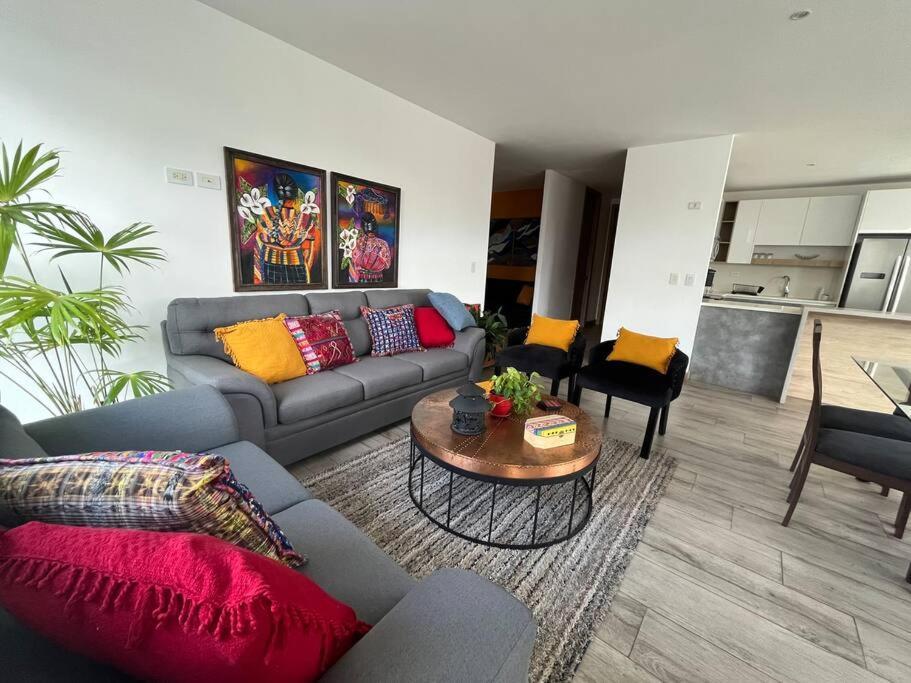 Dn2a-great Location With Patio And Pool