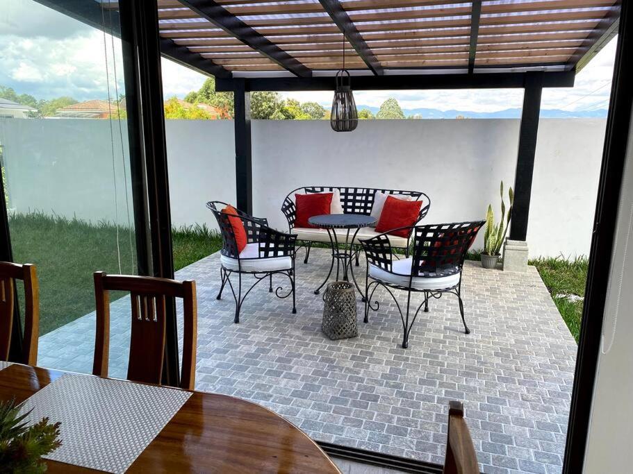 Dn2a-great Location With Patio And Pool