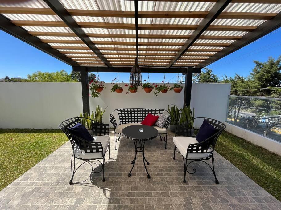 Dn2a-great Location With Patio And Pool
