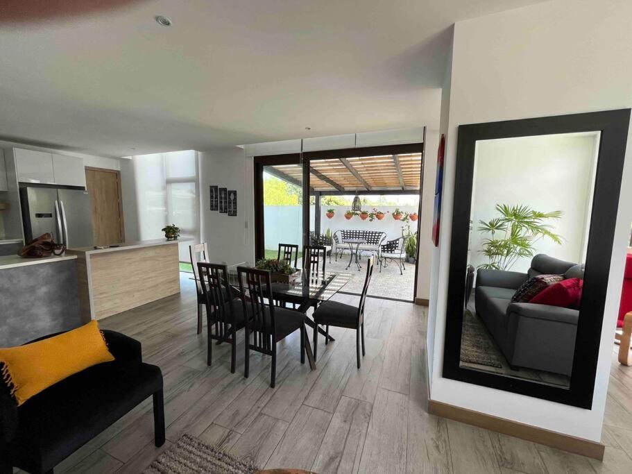 Dn2a-great Location With Patio And Pool Apartment *