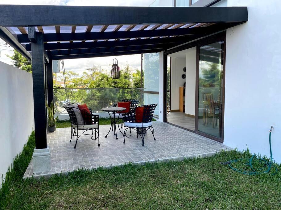 Dn2a-great Location With Patio And Pool Guatemala City